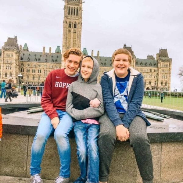 cropped-ottawa-parliament-kids-1089.jpg