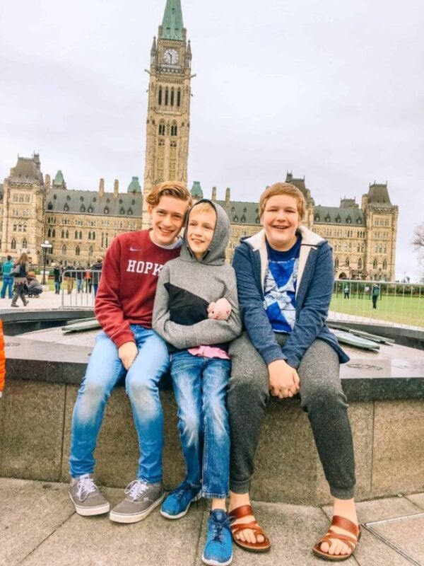 cropped-ottawa-parliament-kids-1089.jpg