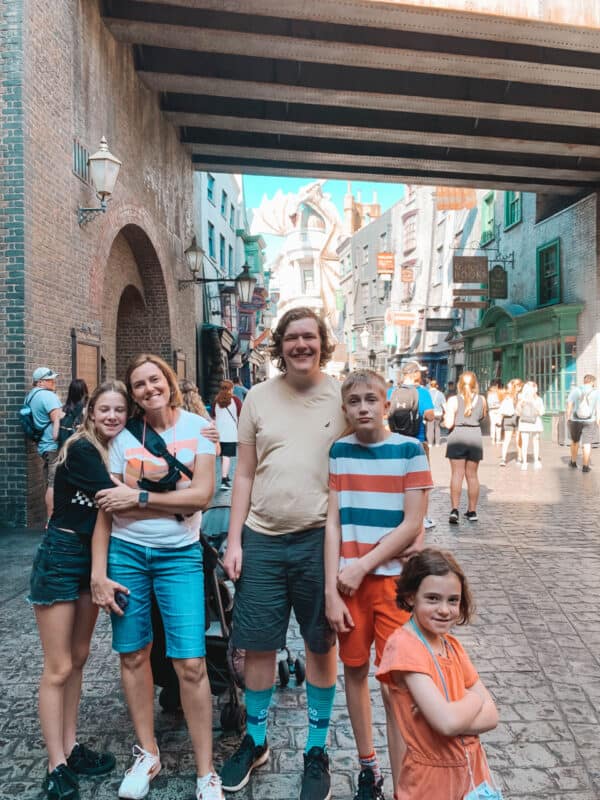 Hogsmeade vs. Diagon Alley (Which Universal Park should Potterheads visit?) harry potter-5125