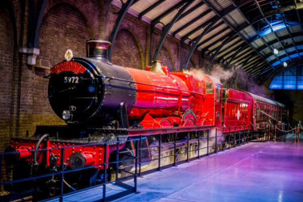 Harry Potter Filming Locations in London (Self-Guided Walking Tour + Map) Hogwarts Express at platform 9 3/4 in Warner Brothers Harry Pott